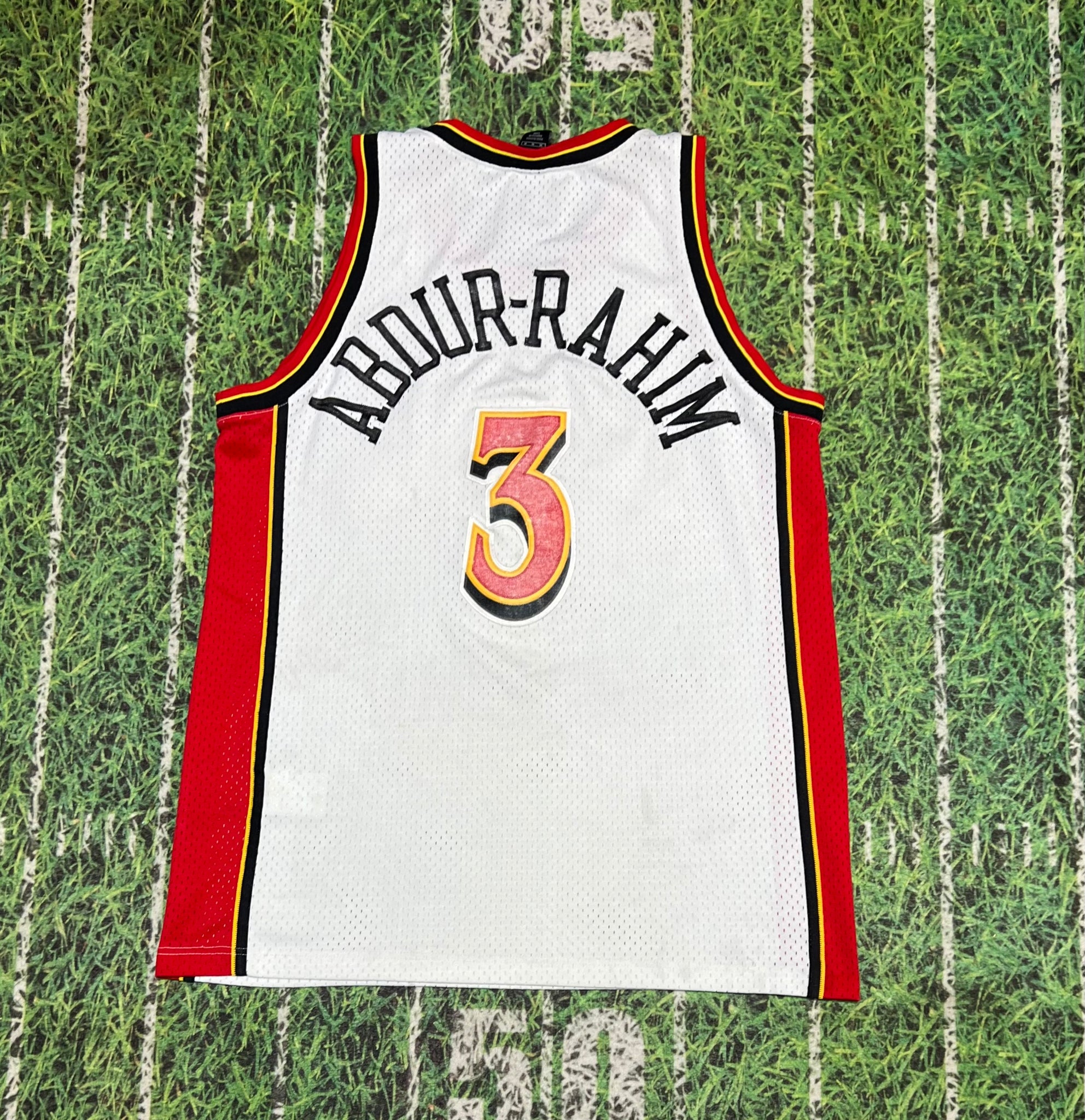 Nike VINTAGE NBA New Atlanta Hawks Shareef Rahim #3 Jersey Size XL.